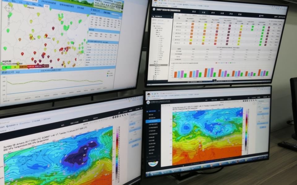 Students visited the China National Environmental Monitoring Center (CNEMC) to understand the air quality monitoring system in Beijing