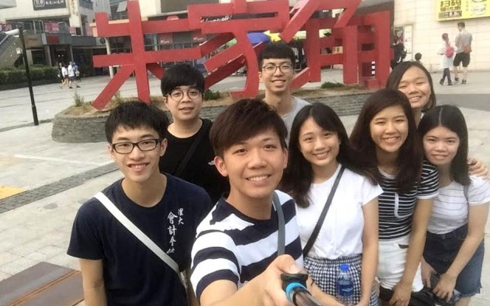 Yuki and Clara traveled around Shanghai with other participants