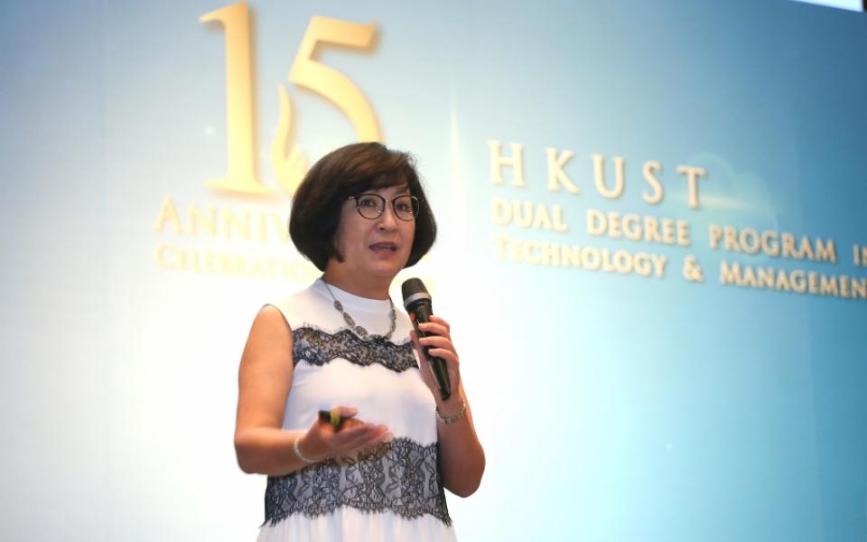 Prof. Betty LIN, Associate Director of T&M-DDP, showcased the T&M-DDP exclusive corporate-sponsored courses to solicit support from industry partners and alumni