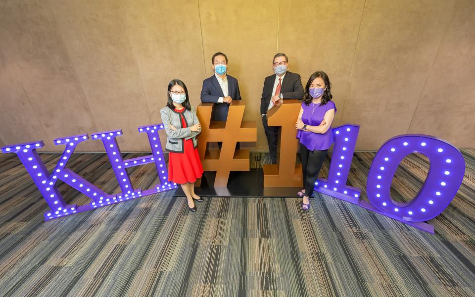 (From left) Two KH alumni Elsa WONG, Managing Director of NEC Hong Kong Ltd, and Thomas LIU, Partner of Actis, together with Prof. TAM Kar Yan, Dean of HKUST Business School, and Judy AU, Program Director of Kellogg-HKUST EMBA Program, meet the press 