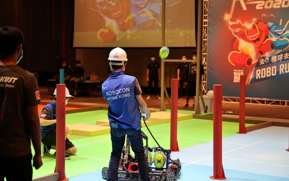 A successful goal was made when the robot kicked the rugby ball over the cross bar of the H-shaped conversion post.