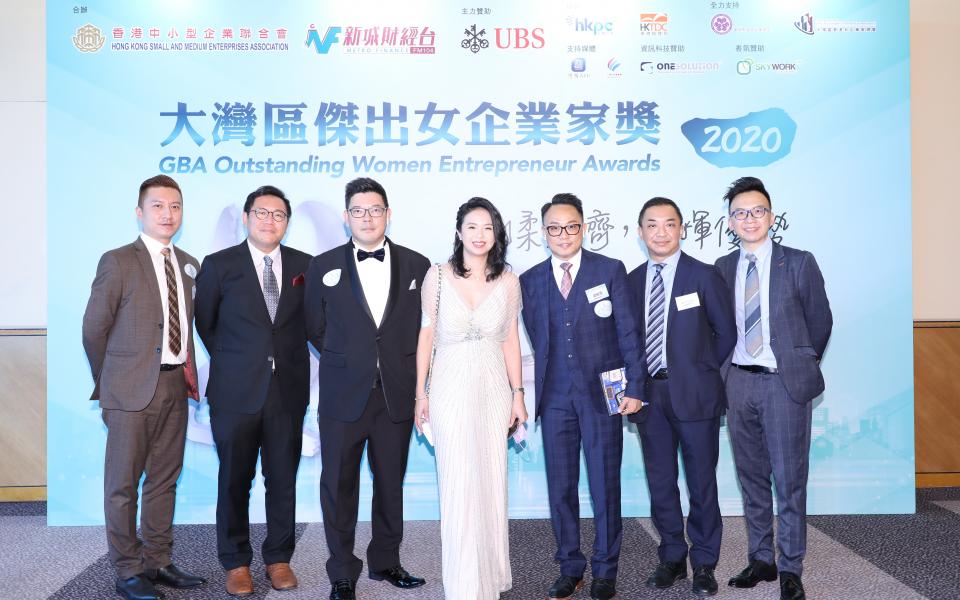 Eva poses for a photo with her colleagues and friends at the Greater Bay Area Outstanding Women Entrepreneur Awards 2020, where she received an award.  