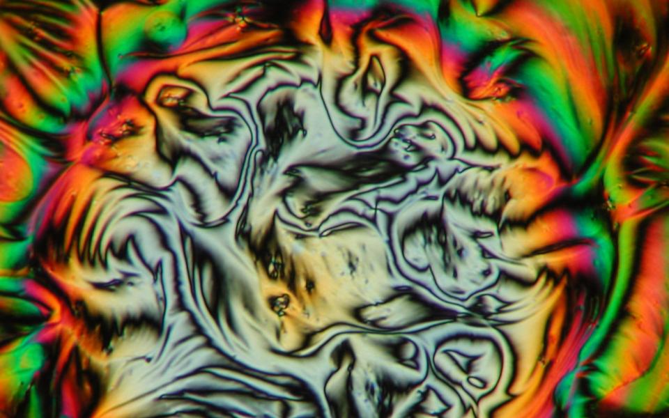 Image of liquid crystals courtesy of Wikimedia Commons