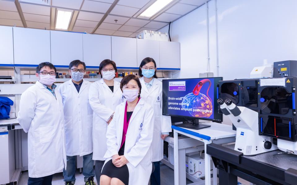 HKUST’s Vice-President for Research and Development, Prof. Nancy Ip (second right) and her research team members – including doctoral student and co-first author of this research paper, Ms. Stephanie DUAN Yangyang (first right) – used the confocal imaging system (pictured) to demonstrate how disruption of a familial Alzheimer’s disease mutation by genome editing strategy reduces disease pathology.