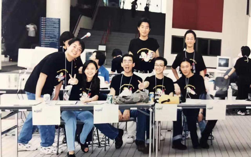 Eva (second left), the first female chairperson of the Engineering Students’ Union, and her committee members, organized the Association of East Asian Research Universities (AEARU) Student Camp 1998. 