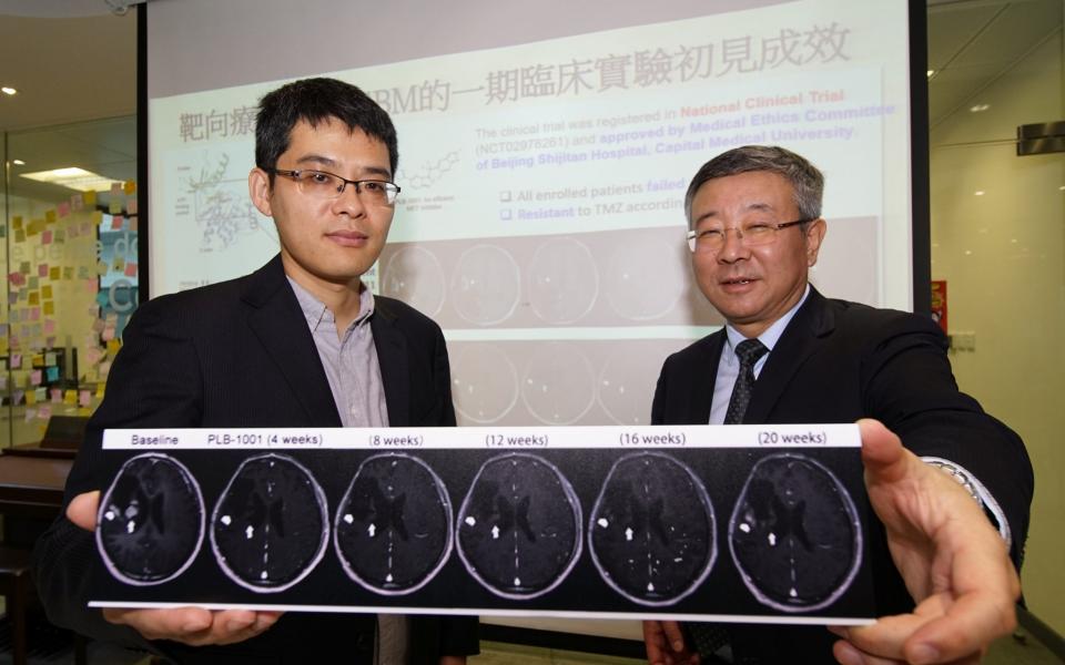 In 2018, Prof. Wang collaborates with Prof. JIANG Tao (right) from Beijing Tiantan Hospital to bring their mutational mechanism research into clinical practice that helps find new therapeutic lead for deadly brain cancer patients.