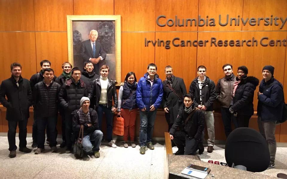 Prof. Wang (sixth from the right) on his last day in Rabadan Lab at Columbia University in 2016.