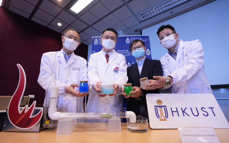 (From left) A group photo of Prof. Joseph Kwan, Adjunct Professor of Division of Environment and Sustainability (ENVR) and Chairman of Board of Directors of Haven of Hope Christian Service (HOHCS); Prof. YEUNG King-Lun, Professor at HKUST’s Department of Chemical and Biological Engineering and ENVR; Dr. David CHUNG, Under Secretary for Innovation and Technology; and Mr. Hamilton HUNG, Chief Marketing Officer of Chiaphua Industries Limited, holding different formulas of MOC hydrogel and AMGel (light blue bot