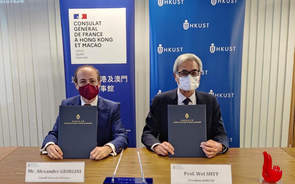 Prof. Wei SHYY, HKUST President (right) and Mr. Alexandre GIORGINI, Consul General of France in Hong Kong and Macau (left) signed a new MoU to strengthen and expand collaboration in sustainability, education, research and innovation.