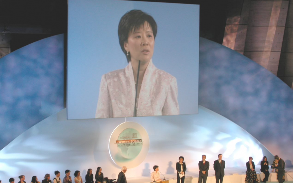 Prof. Ip (captured on screen) is the first honoree in life sciences from China to be rewarded the L’Oreal-UNESCO for Women in Science Award.