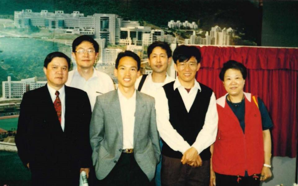 A mainland research team visited Prof. LI Zexiang (second right) and Prof. Johnny Sin (second left) at HKUST in early 1990s.