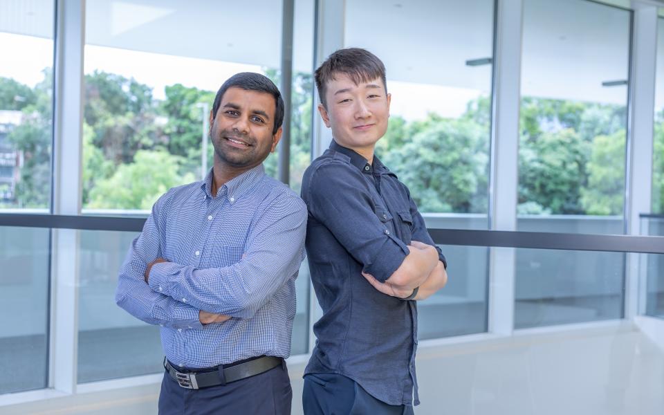 Mr. Abeynayake (left) and Mr. Yu (right) helped students to grow as an all-rounder and enabled them to perform in multidisciplinary and multi-cultural environments. The two awardees worked together as one team and motivated students to learn new concepts and skills outside their majors.