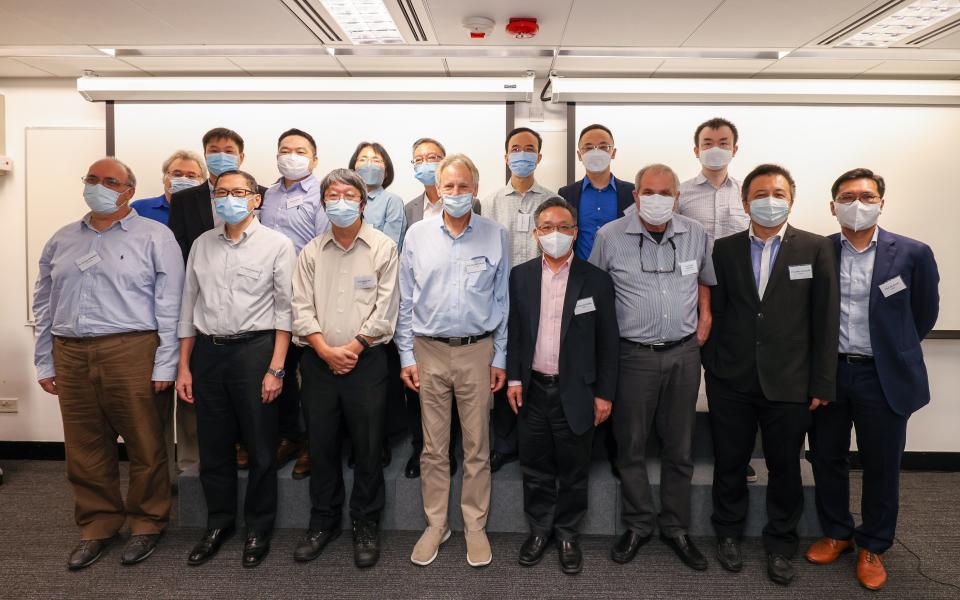 Research team members of the joint Government and academia study including Dr. Kenneth LEUNG Kai-Ming, HKEPD’s Principal Environmental Protection Officer (Air Science) (front row, right 4); Prof. Alexis Lau, Director of HKUST Institute for the Environment (front row, left 3); Prof. Donald R. Blake, Distinguished Professor of the University of California Irvine (front row, left 4); and Prof. Douglas Worsnop, Vice President of Aerodyne Research, Professor of University of Helsinki (front row, right 3), and pa