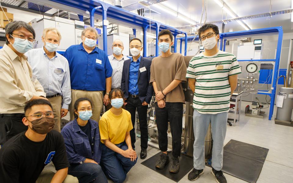 The established Gold Standard VOC laboratory in Hong Kong, led by HKUST Prof. Alexis LAU (back row, first left) and Prof. Dasa GU (back row, third right), and Prof. Donald R. BLAKE from UC-Irvin (back row, second left), serves as a reference laboratory to help enhance the region’s capability in VOC measurements and analyses.