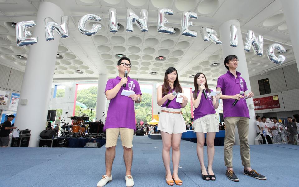 Roy (first right) served as an emcee at the 2012 School of Engineering Orientation for double cohort students.