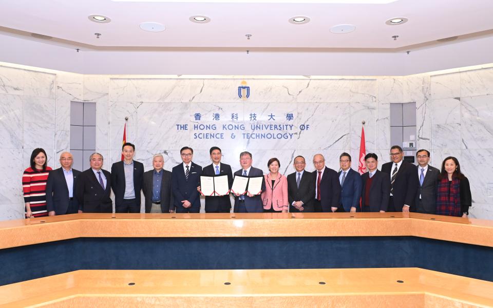 HKUST President Prof. Nancy IP (eighth right), HKUST Provost Prof. Yike GUO (ninth right), HKUST Vice-President for Research and Development Prof. Tim Kwang Ting CHENG (seventh right), HKUST Vice-President for Institutional Advancement Prof. Yang WANG (sixth right), Chief Executive Officer of ASTRI Dr. Denis Yip (seventh left) and Chairman of ASTRI Board of Directors Ir. Sunny Lee (sixth left), Vice President (Integrated Circuits and Systems) of ASTRI Dr. Daniel Shi (fifth left) and Senior Director of Trust