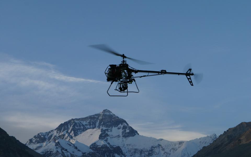 The helicopter flying towards Mount Everest