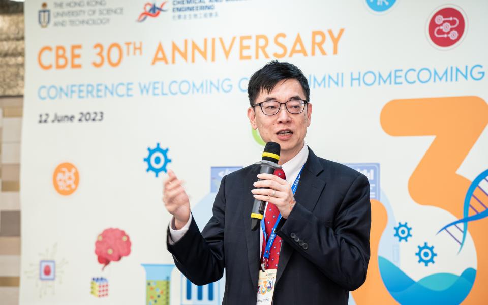 Prof. Hsing I-Ming, Head of Chemical and Biological Engineering, spoke at the Welcoming cum Alumni Homecoming Dinner on June 12.