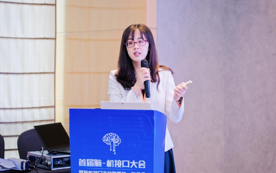 Prof. Wang delivered a talk on “Autonomous Task Learning for Motor Brain Machine Interfaces” at the conference.