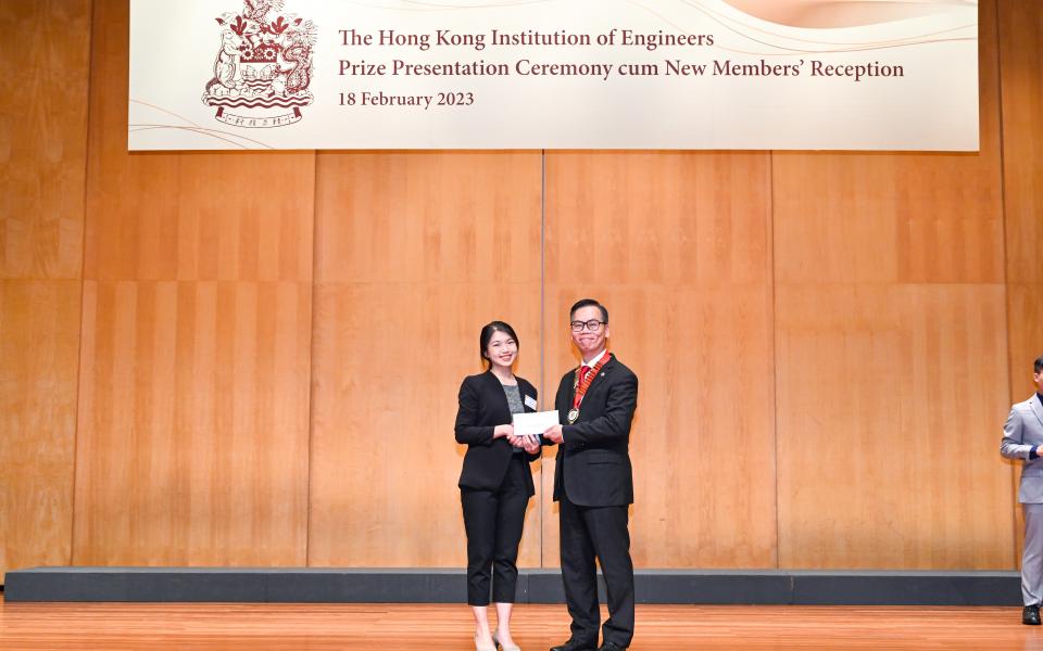 Cindy Aiko Filbert Tanaka (left) was presented the scholarship by Ir. Aaron Bok Kwok-Ming (right), HKIE President for Session 2022/23.