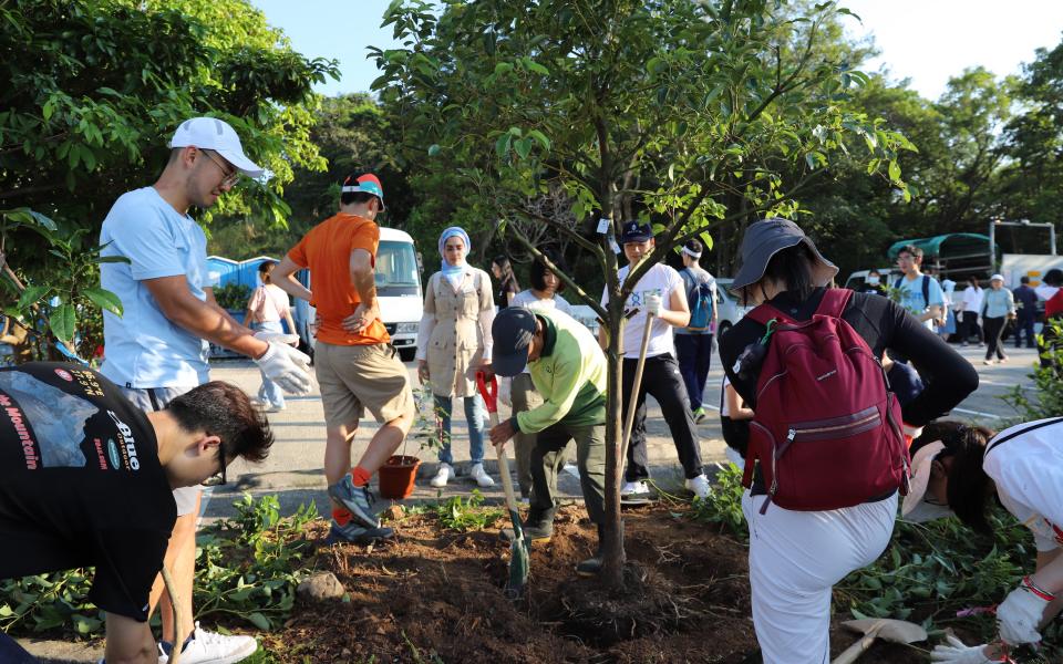 For many participants, it was their first time exploring a forest, experiencing its serenity and getting their hands in the soil.