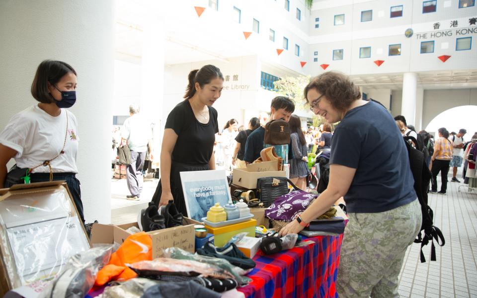 The long-standing annual event of Garage Sale and Market returned to the HKUST campus on 4 November 2023. 