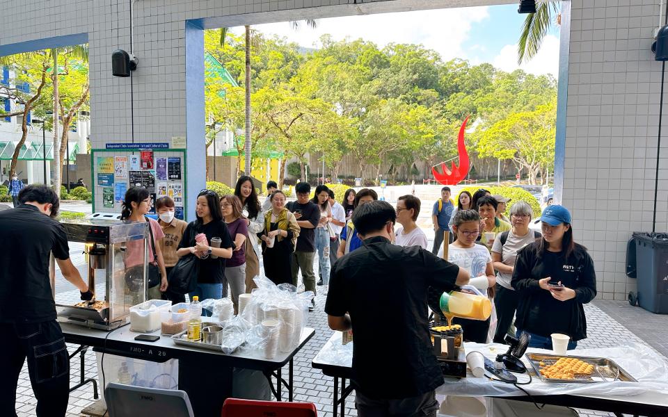 Free snacks of popcorn and egg waffle 