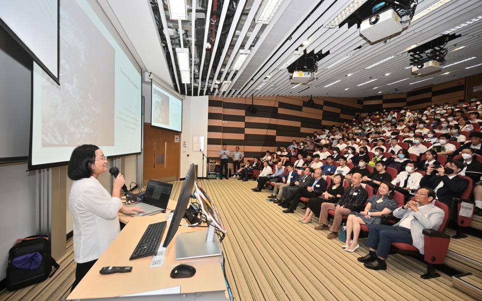 Sharing insights and knowledge with an enthusiastic audience of all ages from the community during HKUST Information Day 2023 in October.