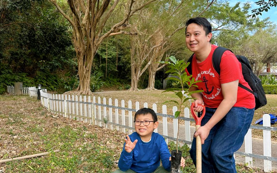 The objective was to plant 5 native plant species in the Chinese garden near senior staff quarters