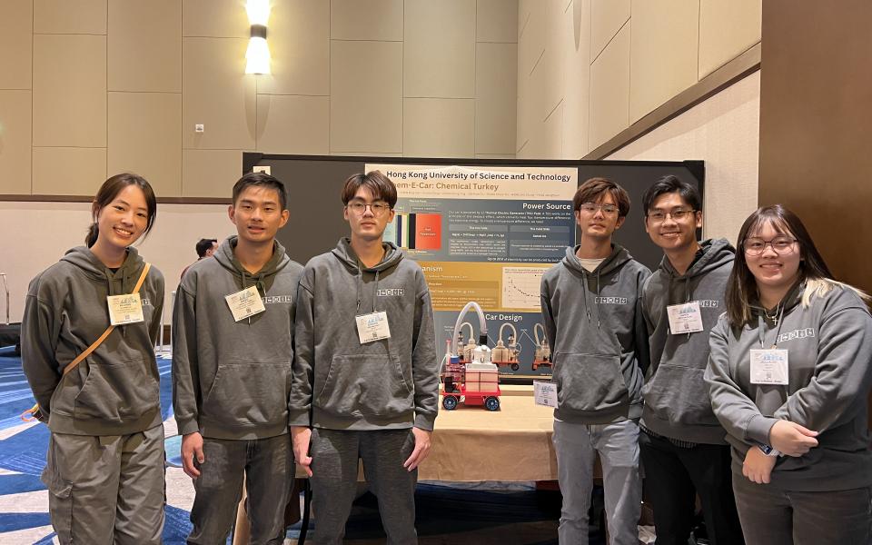 The HKUST Chem-E-Car Team attended the poster session at the 2023 AIChE Chem-E-Car Competition in Orlando, Florida.