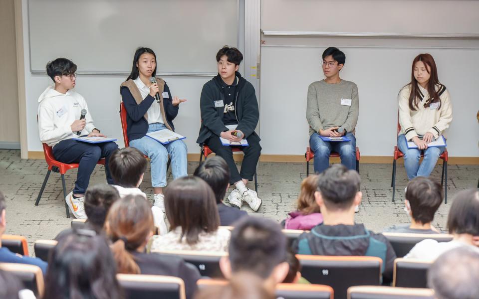 工学院本科生於分享环节上讲述他们在科大的学习生活。