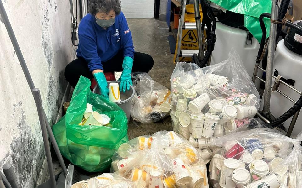 With much-appreciated help from the cleaners to rinse and dry the used cups, the piles of cups were displayed at SSC Hub and LSK Business School lobby.