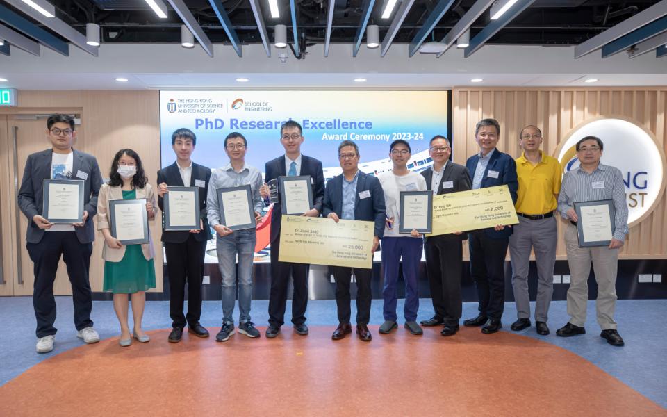 All the award recipients and their PhD advisors joined the Dean of Engineering Prof. Hong K. Lo (center), Associate Dean of Engineering (Research and Graduate Studies) Prof. Richard So (fourth right), Chair of Engineering Research Committee Prof. Li Zhigang (second right), and CSE Department Head Prof. Zhou Xiaofang (third right) for a group photo.