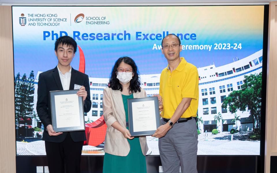 (From left) Finalist Dr. Li Cheuk-Yin, a 2024 PhD graduate from the Department of Chemical and Biological Engineering (CBE), and his PhD advisor Prof. Becki Yi Kuang, Assistant Professor of CBE, received a certificate from Prof. Li Zhigang, Chair of the Engineering Research Committee.