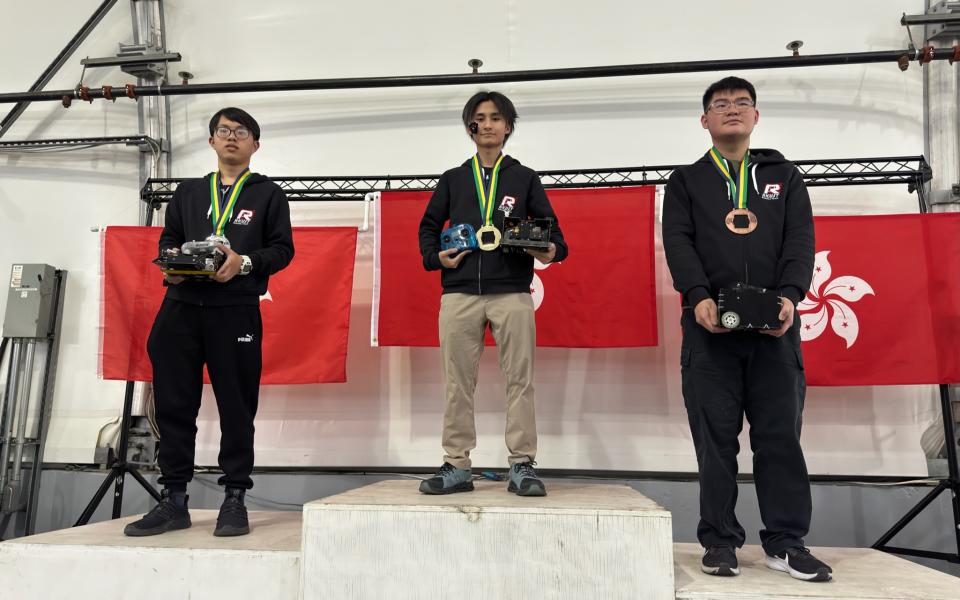 Award presentation ceremony of the Sumo (3kg Remote Control) event.