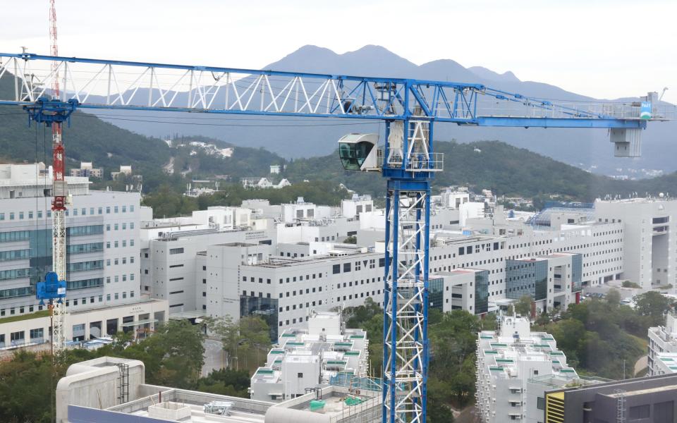 Demonstrated significant embodied carbon reduction through piloting the use of green concrete and recycled reinforcement bars for Martin Ka Shing Lee Innovation Building to achieve embodied carbon intensity of less than 500 kg CO₂-e/m² for superstructure.