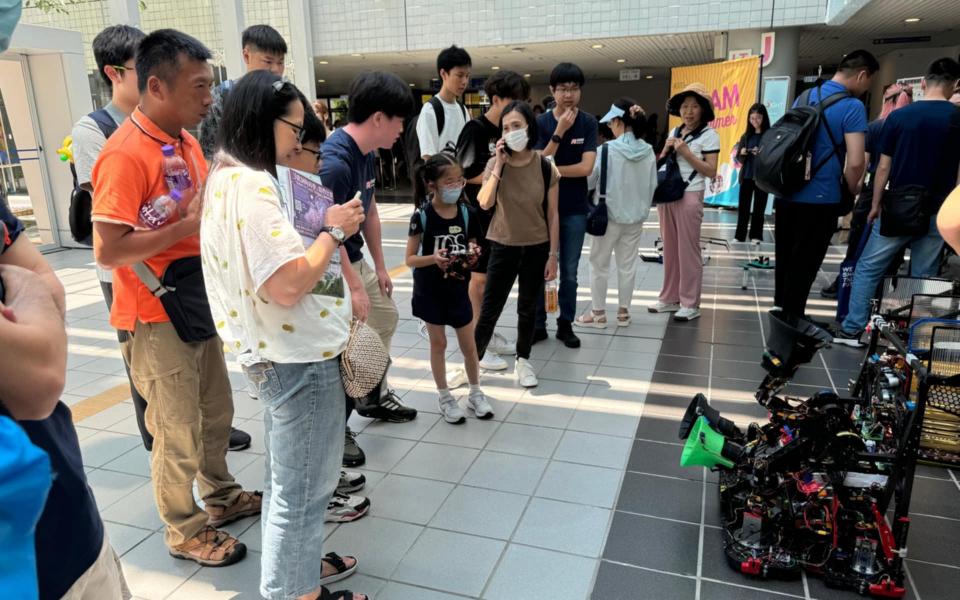 HKUST Robotics Team showcased and demonstrated their robots to the visitors.