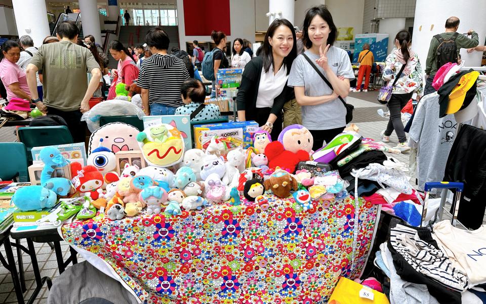 HKUST Garage Sale brought together 150 tables of non-profits, green product vendors, students, staff, residents and families for this annual community celebration. 