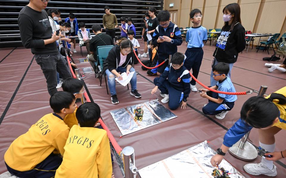 Participants were taking the fencing robot and weightlifting robot competitions.