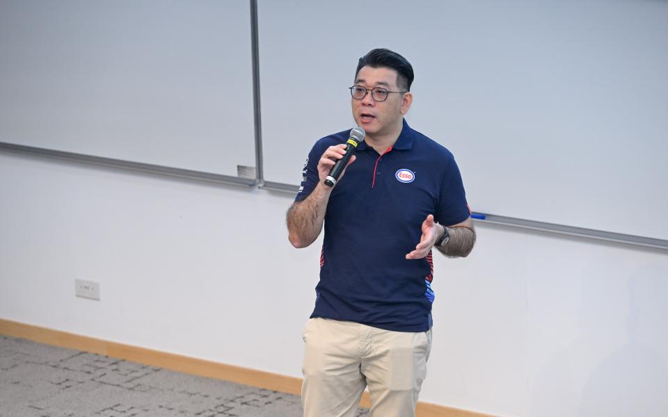 At the opening ceremony, Mr. Tony Kwok from ExxonMobil Hong Kong Limited highlighted the significance of STEAM education for future leaders. 