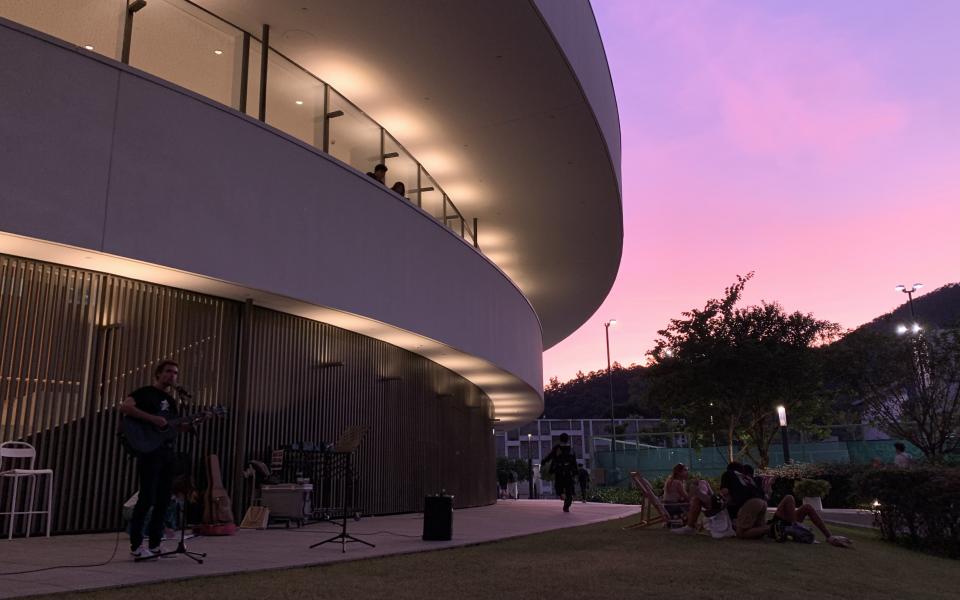  We begin with a busking pop up in the evening called “Busking in the Afterglow”, harnessing the beautiful hour after sunset as our backdrop.