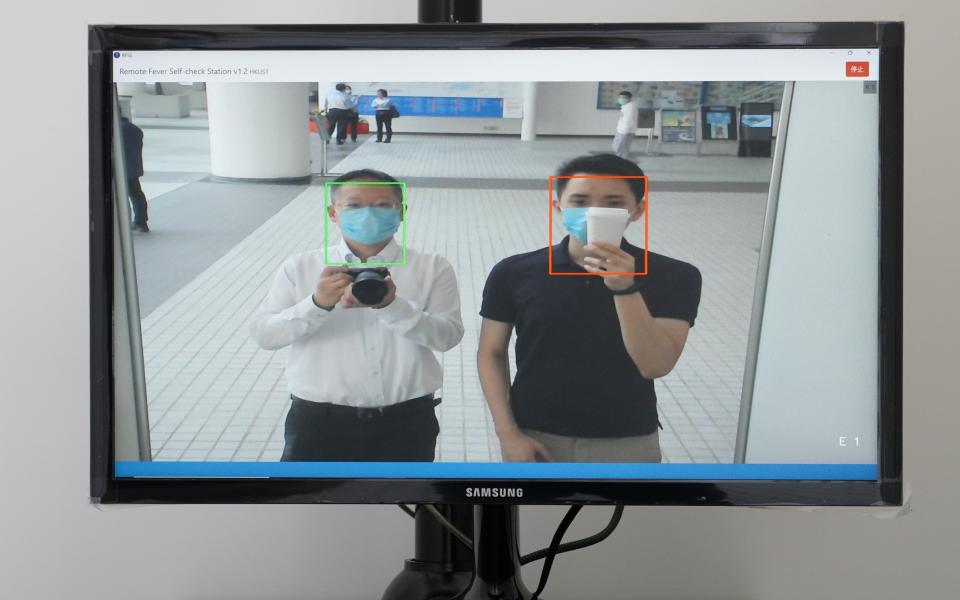 The SFSS System only focuses on detecting the heat distribution of a person’s facial area; via a Visual Closure function, the system can accurately detect the person’s temperature even if his face is largely occluded.