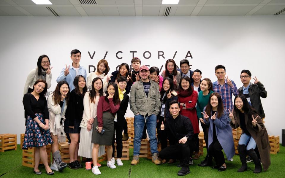 Actor Anthony WONG (middle) had a sharing session over dinner with a group of young people in December 2019. (Photo credit: Time Auction)