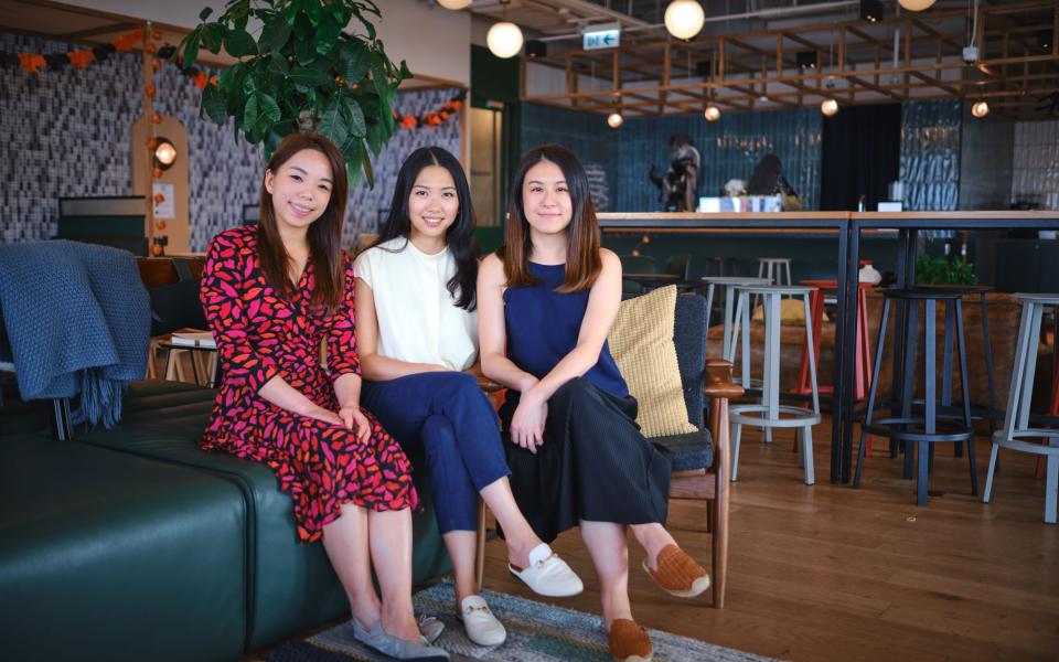 Fion LEUNG (middle) co-founded Time Auction with her friend WONG Suet-Yi (left) in 2014. (Photo credit: Time Auction)