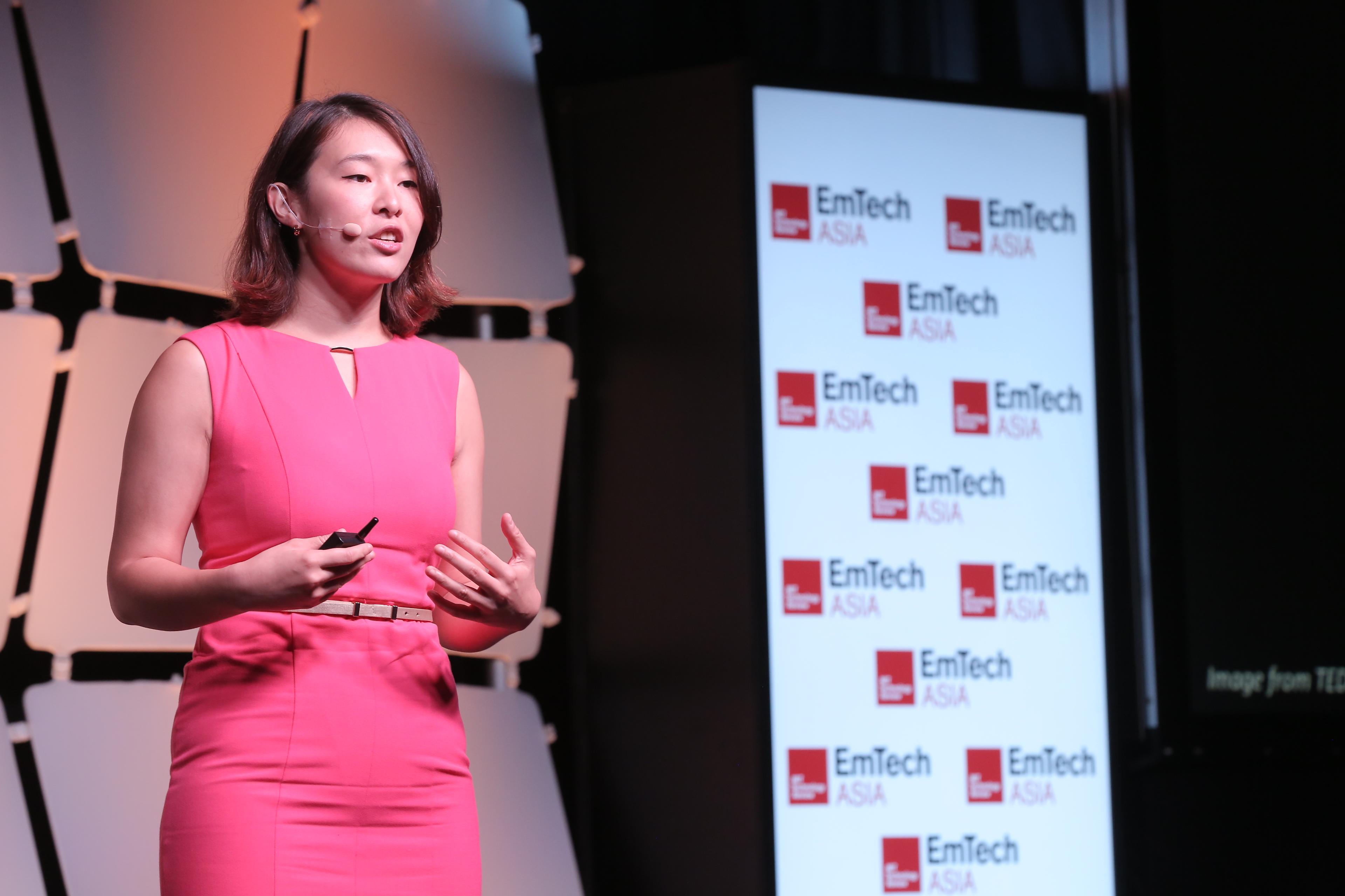 Prof Angela Wu delivered an elevator pitch at EmTech Asia which was held in February 2017 in Singapore. 