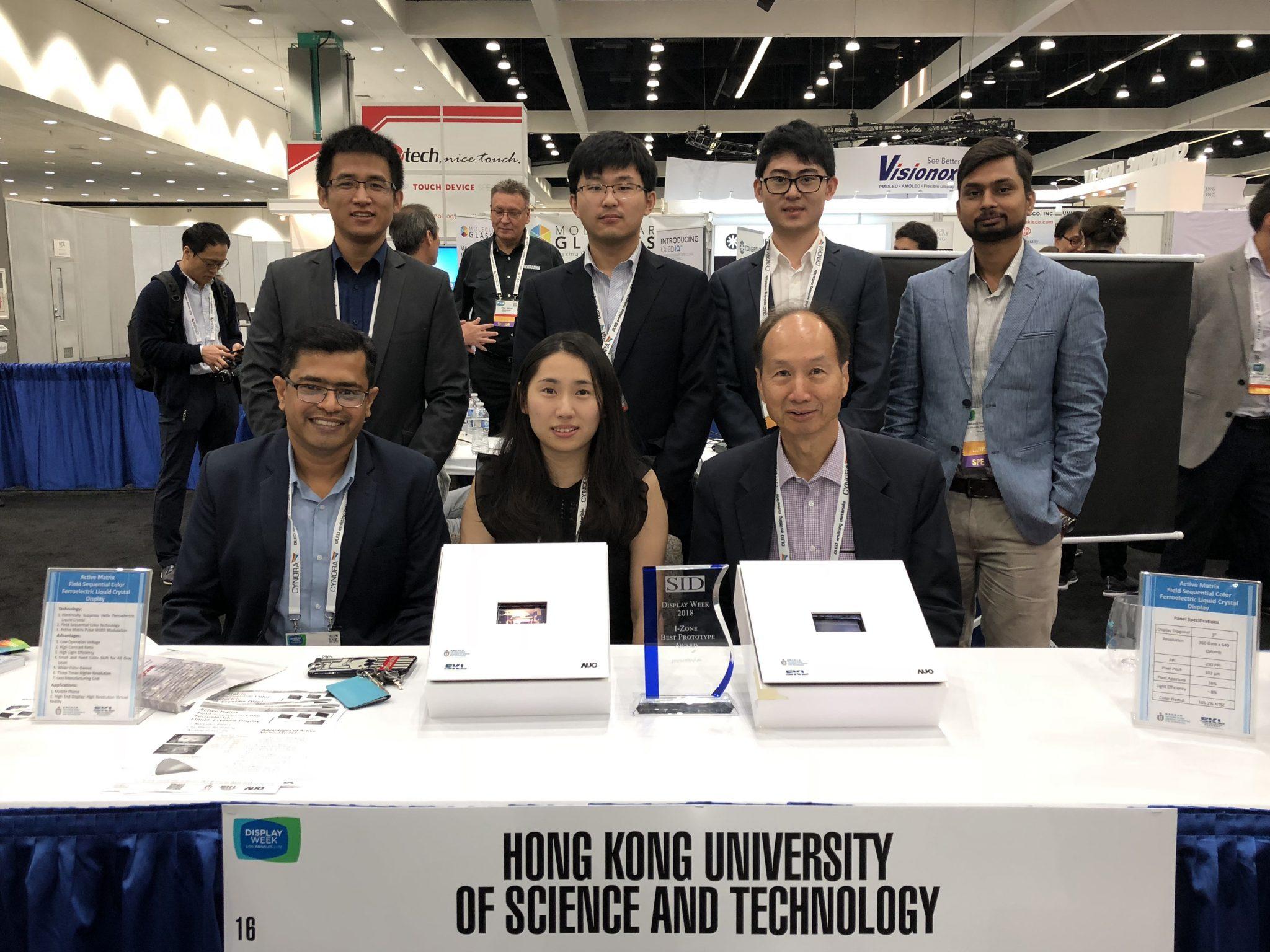 The team led by Chair Professor Hoi-Sing Kwok (front right) and Assistant Professor Abhishek Srivastava (front left) from the Department of Electronic and Computer Engineering won the “Best Prototype in Innovation Zone” award from The Society for Information Display with the new display technology.