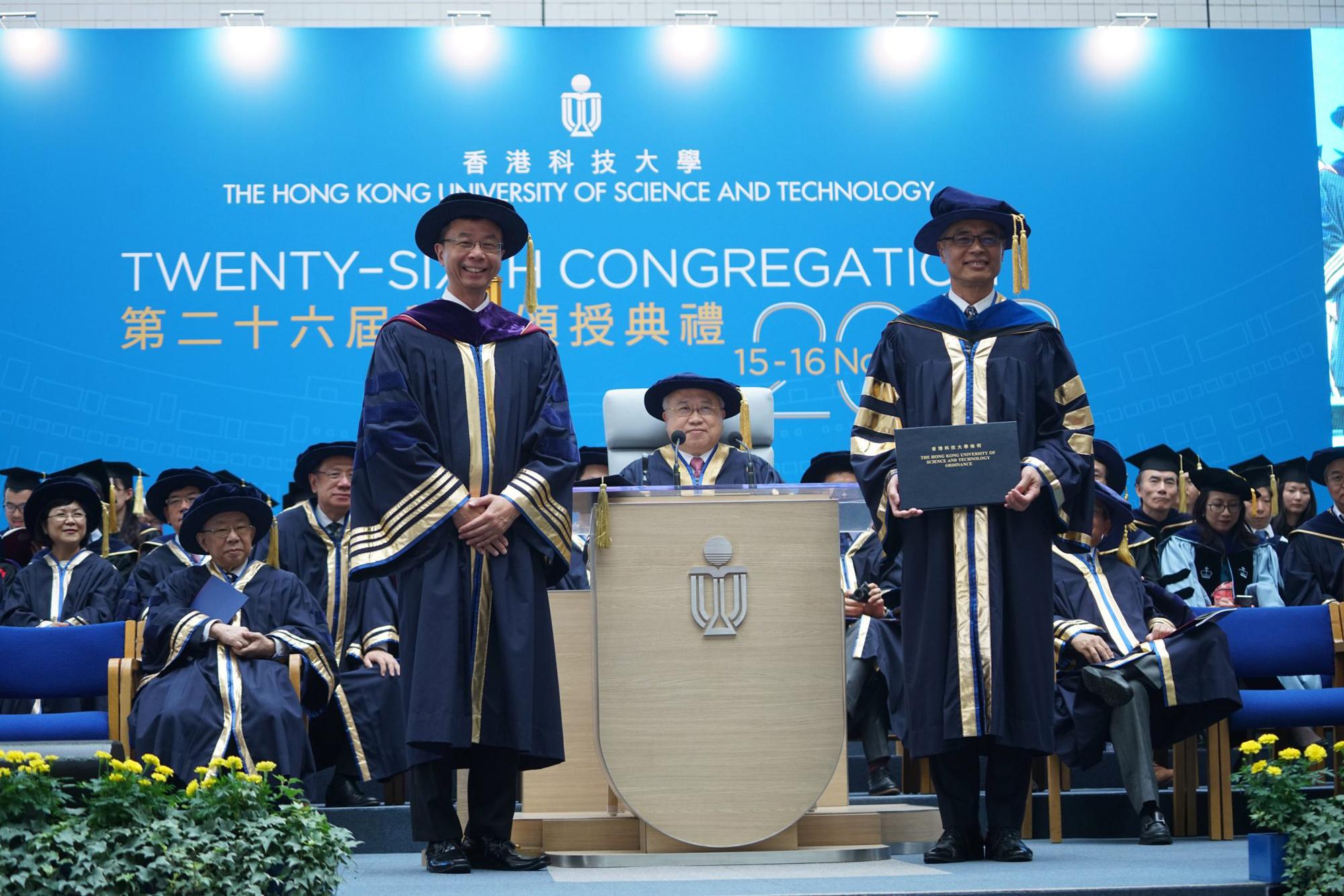 HKUST Council Chairman Mr. Andrew LIAO Cheung-Sing (middle) and Council Vice-chairman Prof. John CHAI Yat-Chiu witness Prof. Wei SHYY (right)’s installation as HKUST’s new president.	