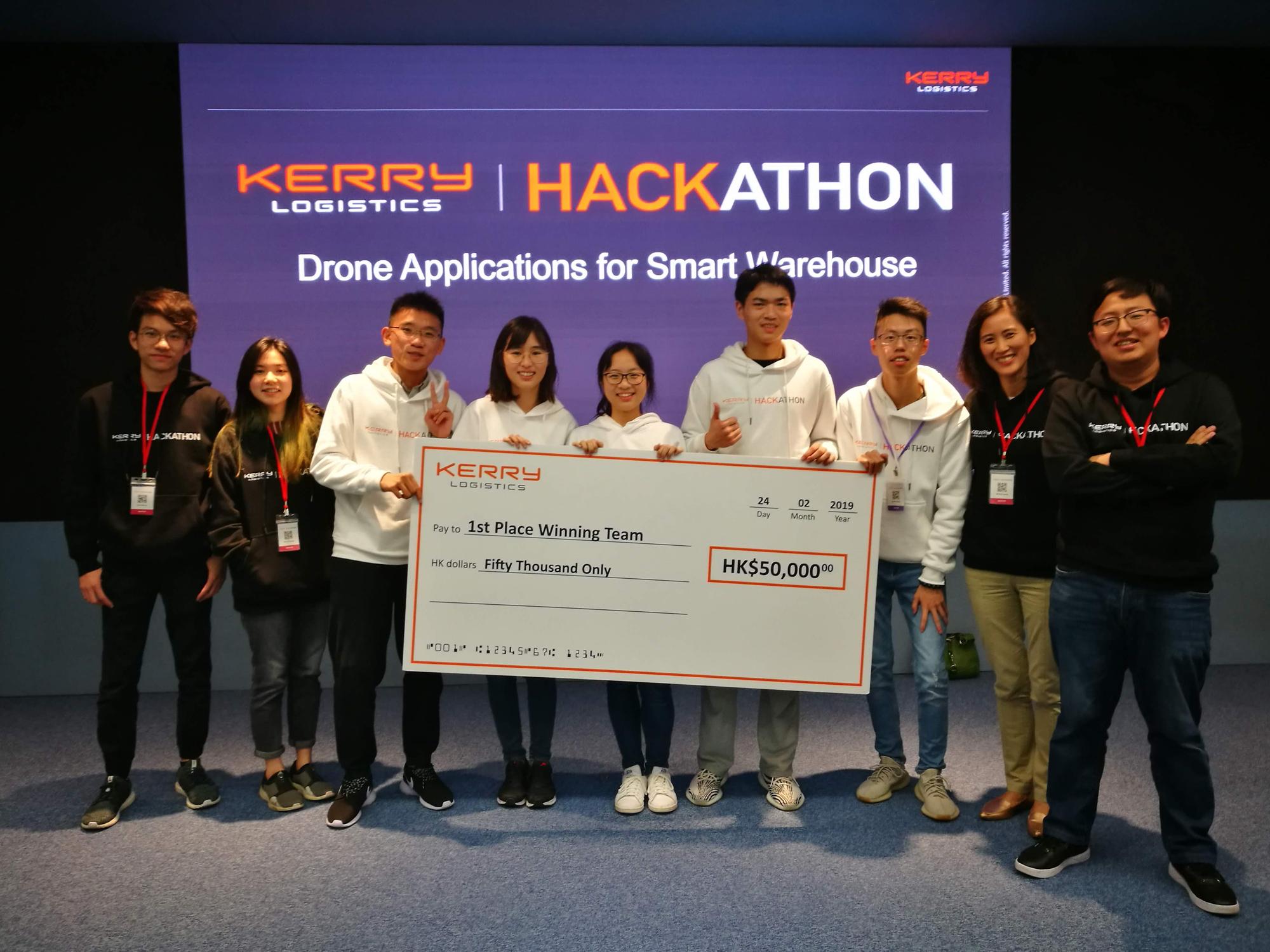 (Starting from third from left) Team members Xiang Tainqi (SENG Year 1 student), Lam Chin-Kiu (Mechanical and Aerospace Engineering Year 4 student), Cindy Chen (Year 2 student majoring in Mathematics and Computer Science), Xiao Hongyu (SENG Year 1 student) and Shum Ka-Shun (SENG Year 1 student) were the proud winners of the smart warehouse competition. They were accompanied by Dr. Winnie Leung, lecturer at HKUST's Division of Integrative Systems and Design (second from right), when receiving the grand prize