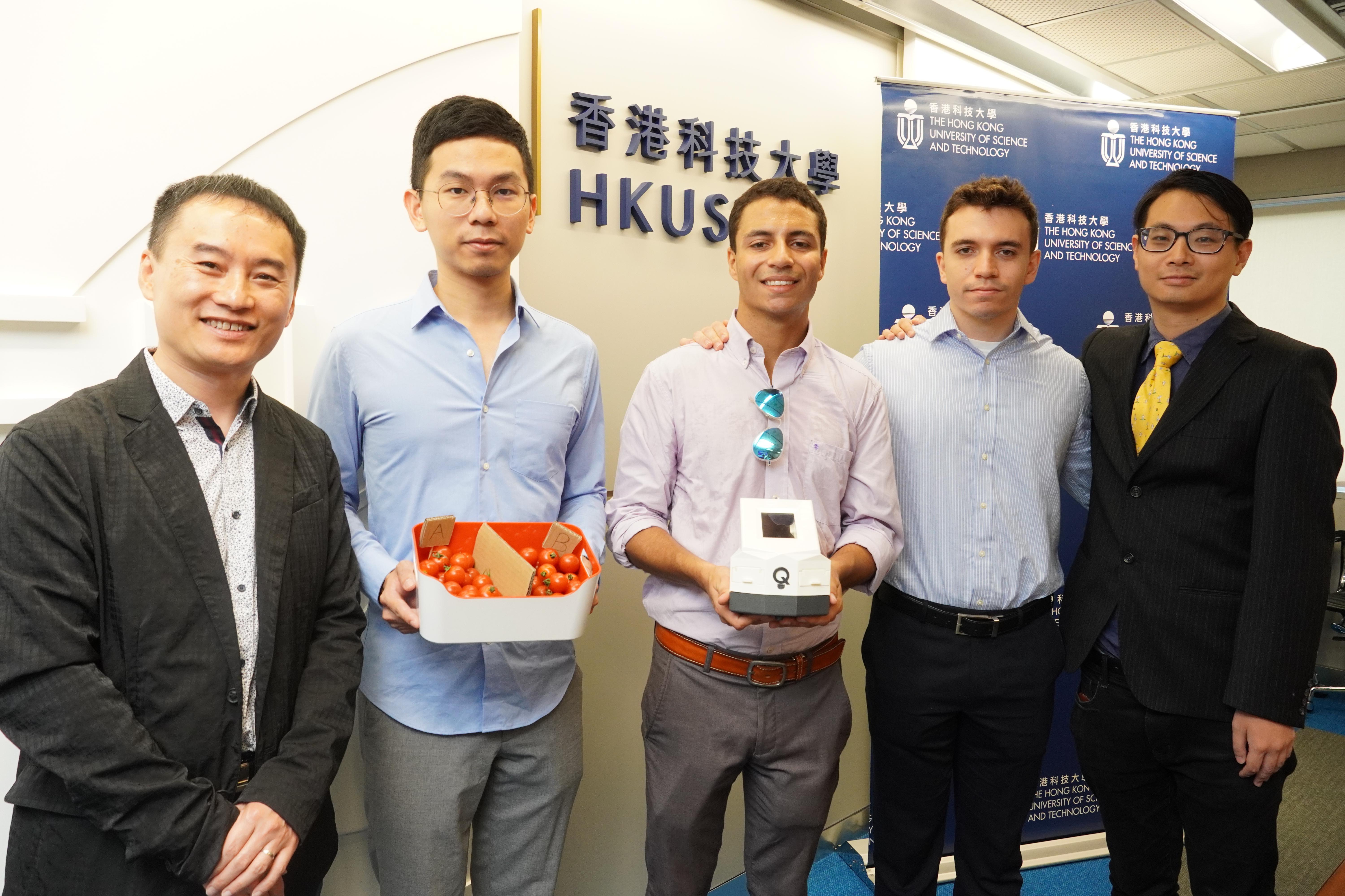 Prof. Gary CHAN, Director of HKUST's Entrepreneurship Center with Team Representatives