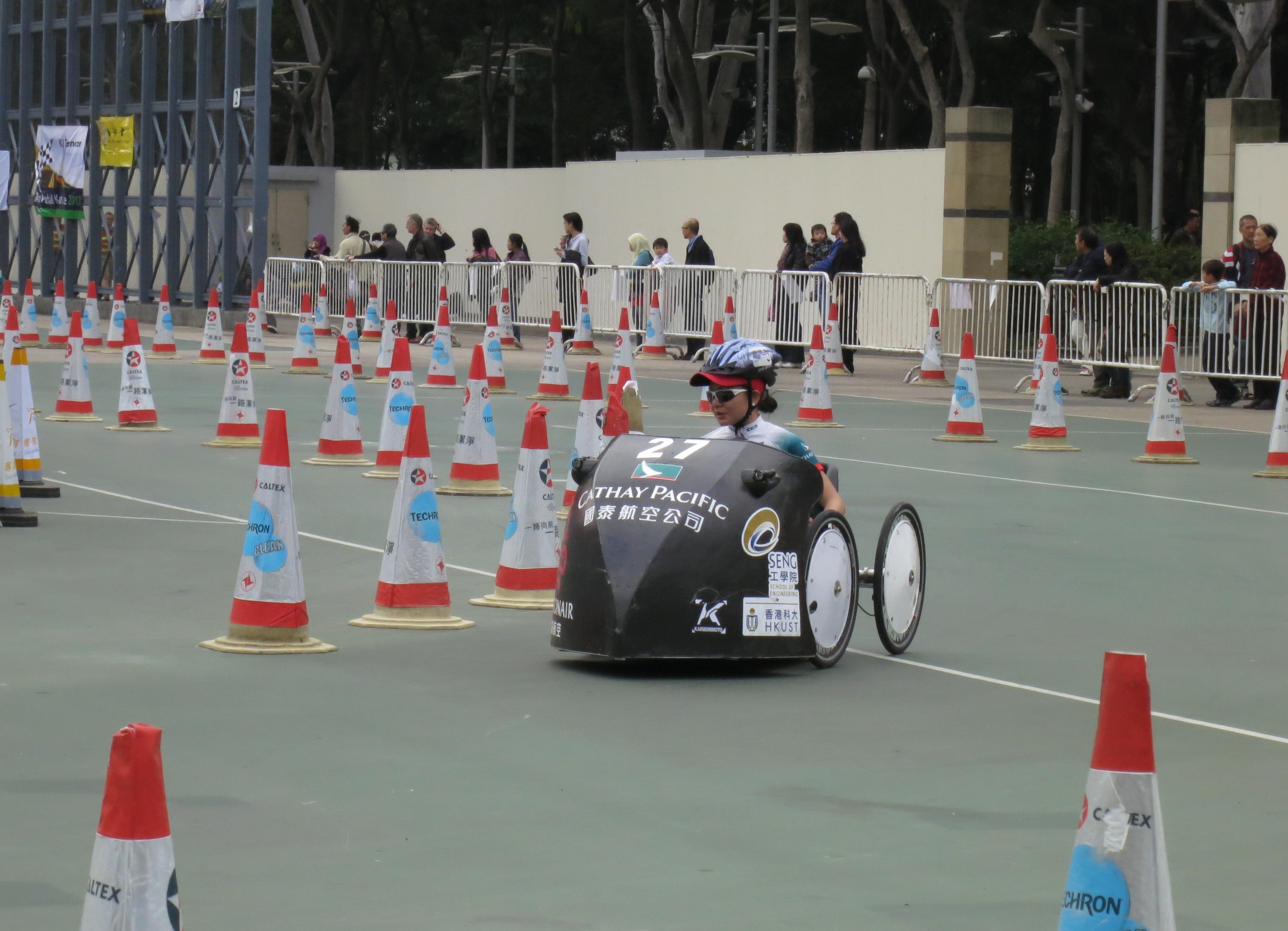  The HKUST-designed kart pedaled by Cathay Pacific's ladies team performed well in the charity race. 